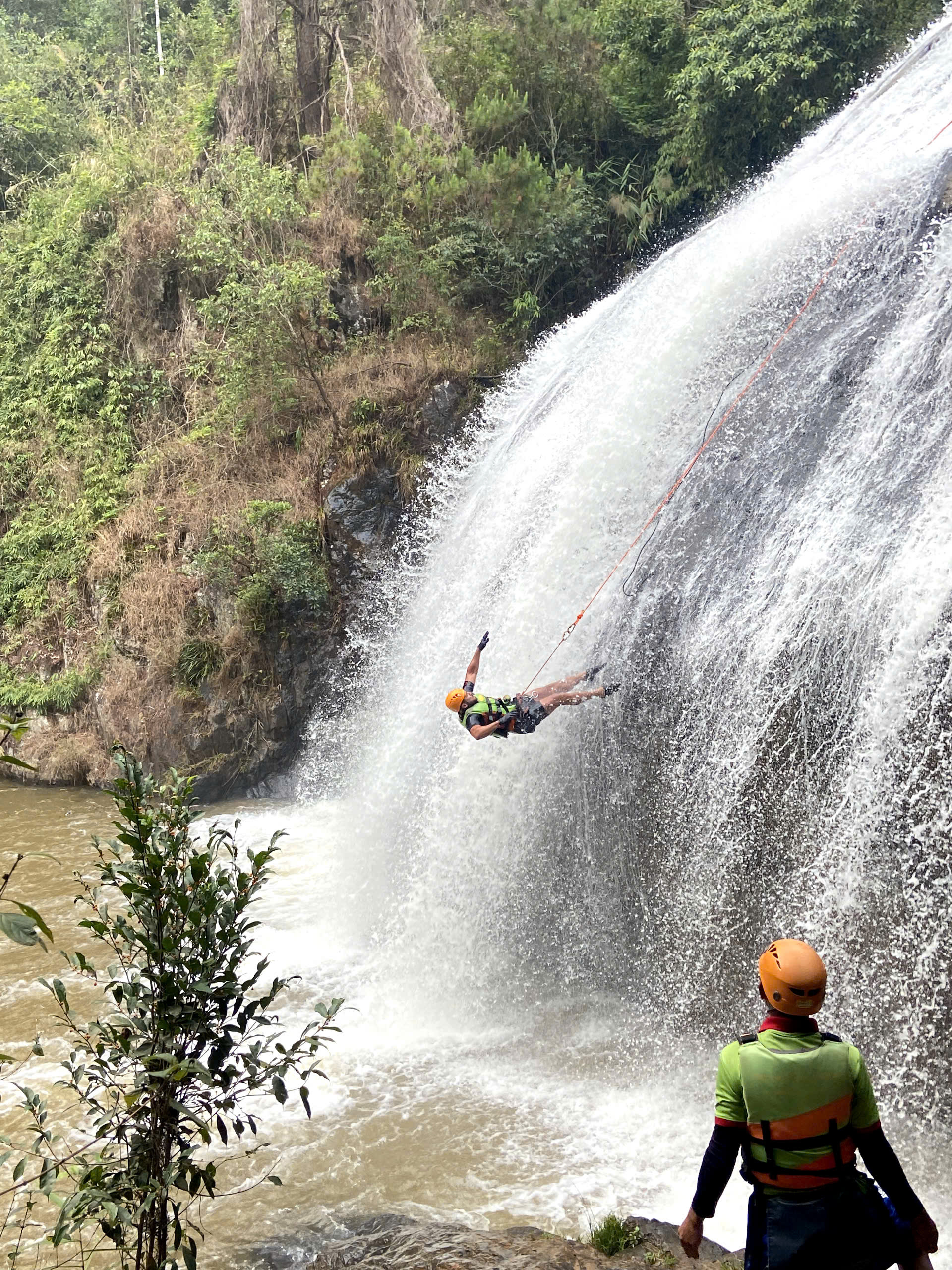 Ðà Lạt tỏa sáng trên bản đồ du lịch thế giới với tour vượt thác độc đáo - Ảnh 3.