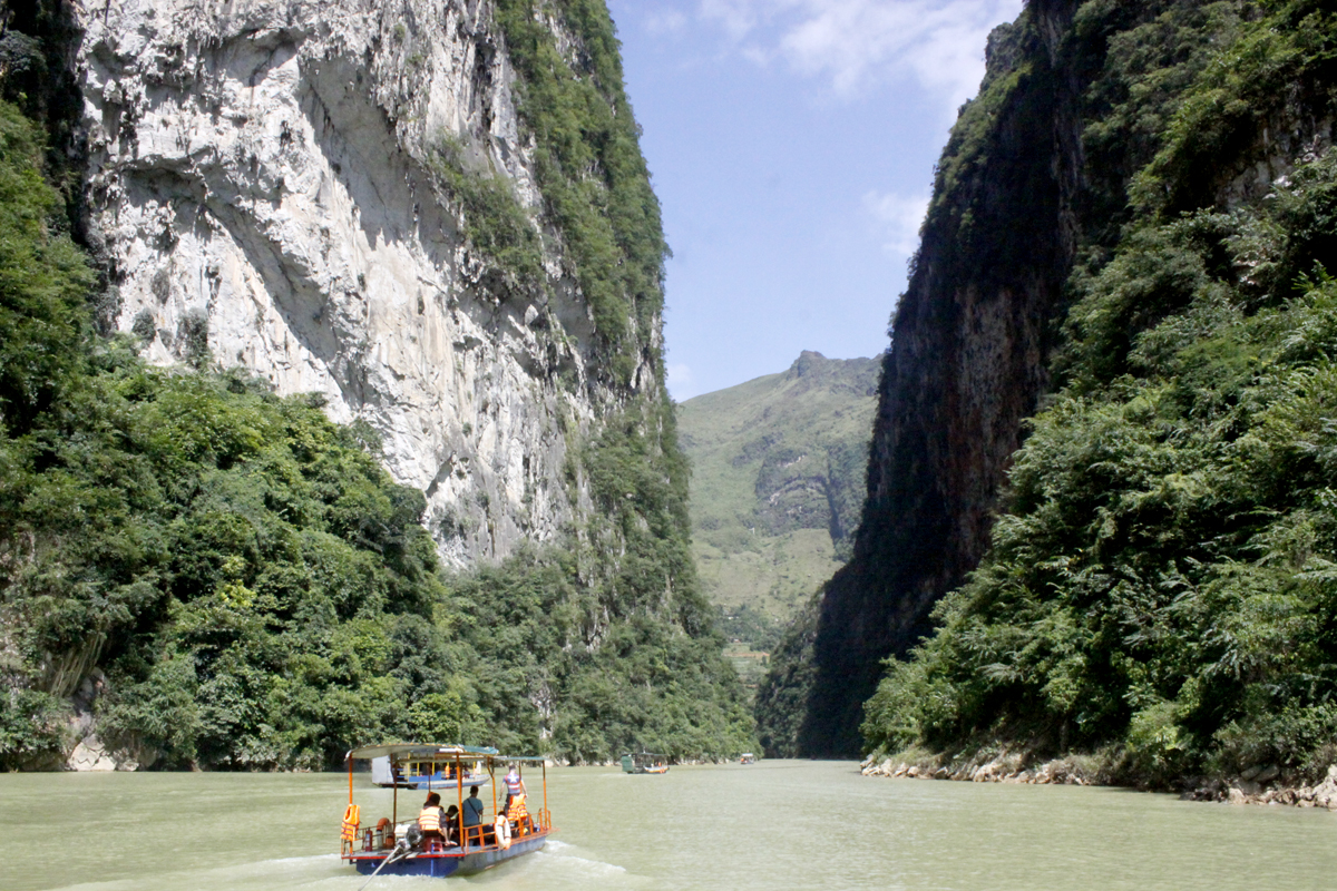 Để Hà Giang luôn đẹp trong mắt du khách - Ảnh 1.