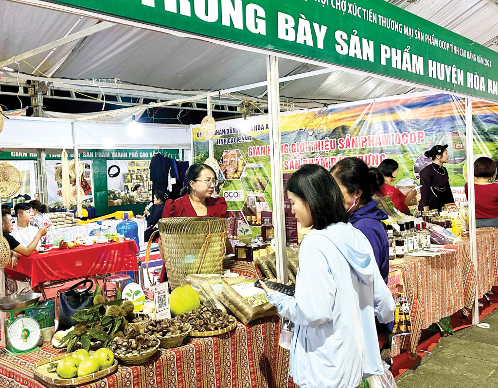 Ẩm thực đặc sắc góp phần định vị hình ảnh du lịch Cao Bằng - Ảnh 1.