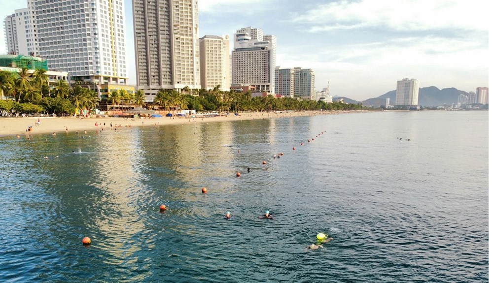 Khánh Hòa: 500 VĐV tham gia Giải bơi SeaStar Nha Trang Bay 2024 - Ảnh 1.