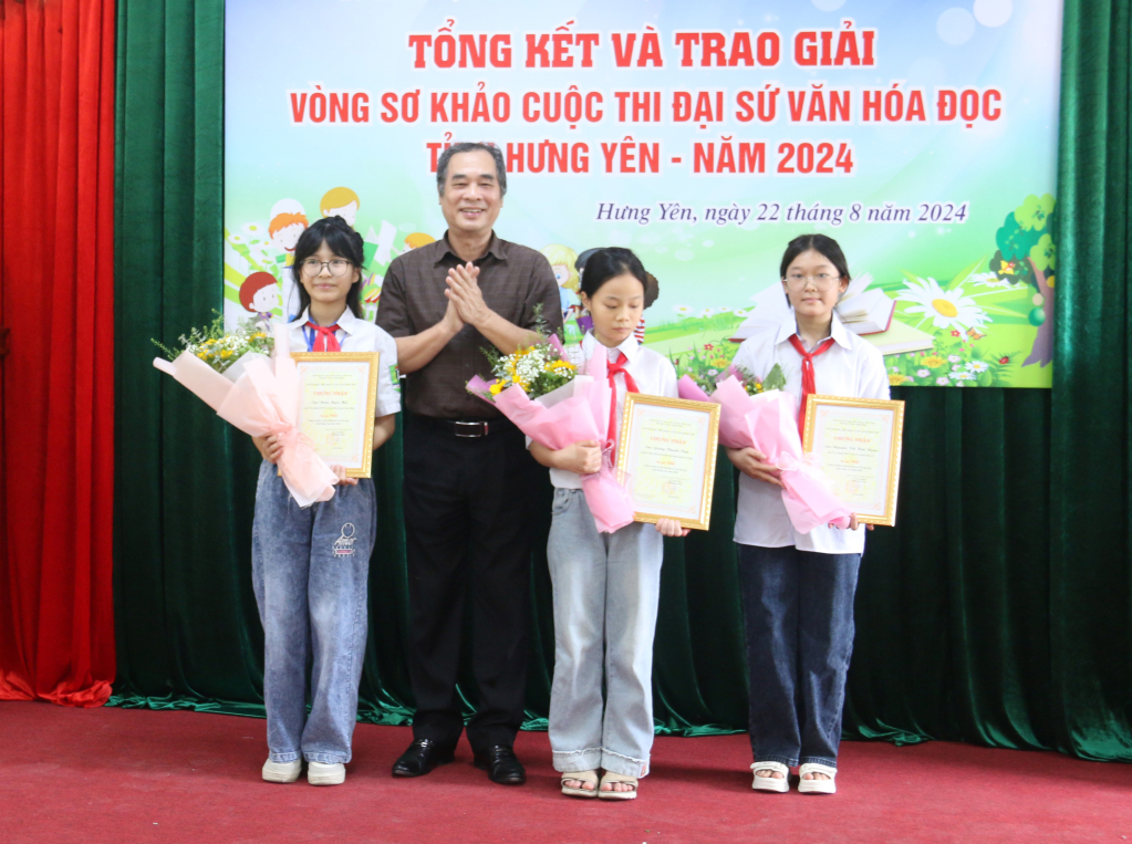 Hưng Yên: Trao giải vòng sơ khảo cuộc thi Đại sứ Văn hóa đọc năm 2024 - Ảnh 1.