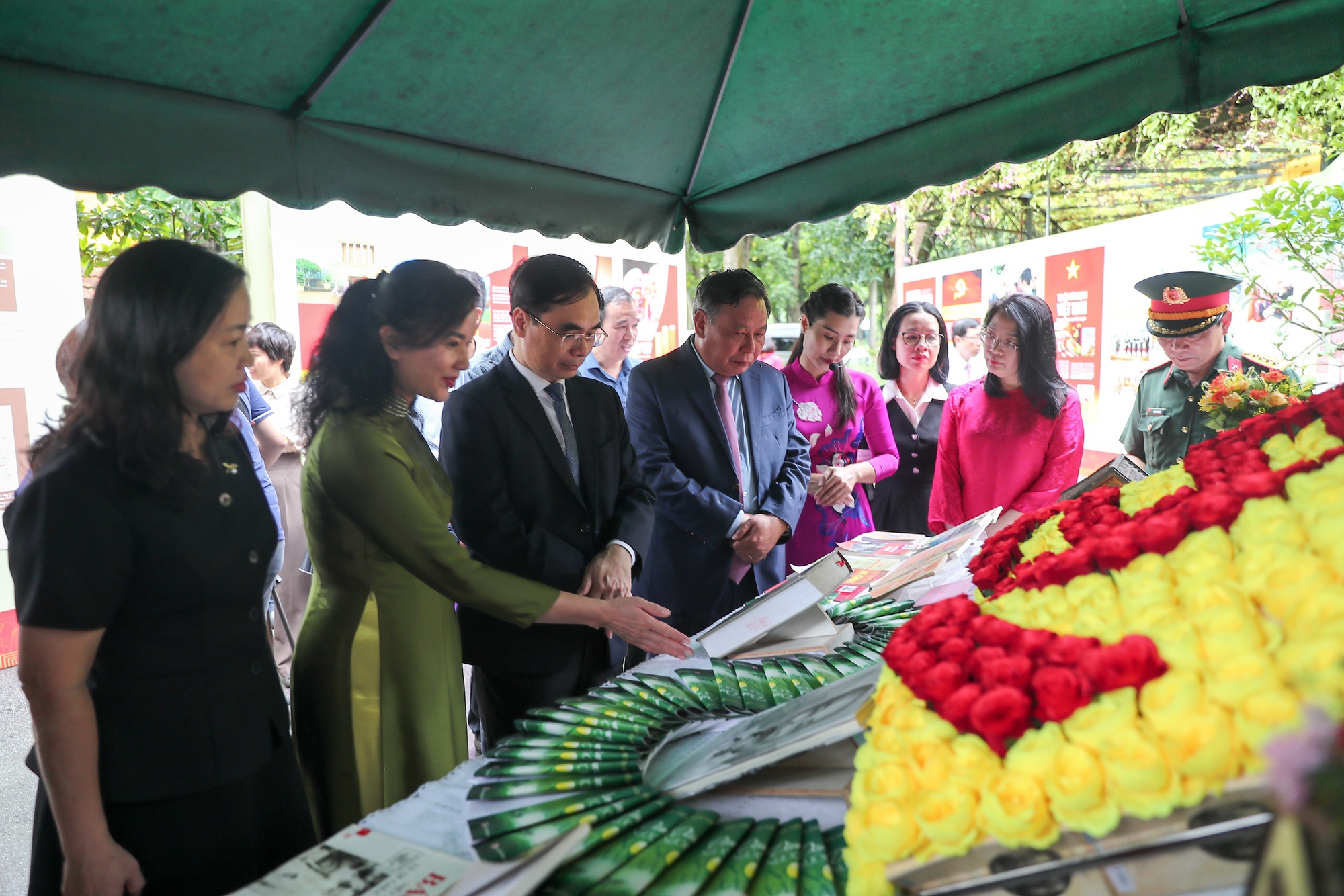 Khai mạc Triển lãm quốc gia “Di chúc của Chủ tịch Hồ Chí Minh - giá trị và sức sống trường tồn” - Ảnh 8.