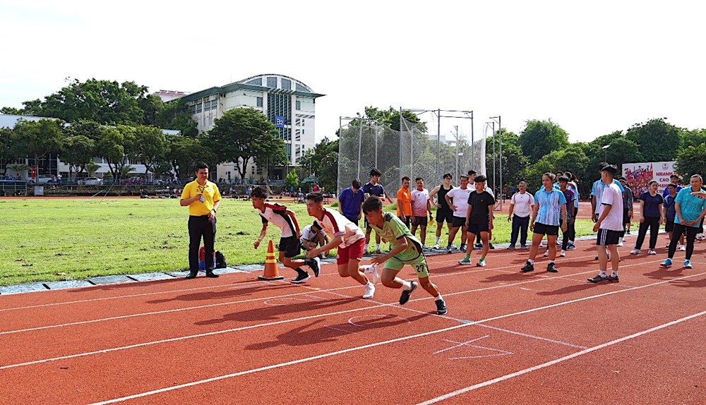 Trường Đại học TDTT TP.HCM tuyển sinh Đại học Hệ vừa làm vừa học khóa 82 năm 2024 - Ảnh 2.