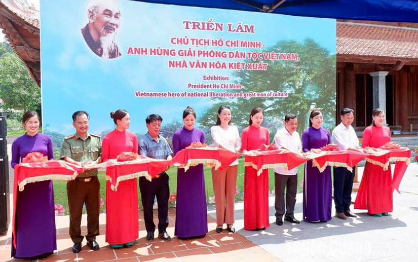 Tuyên Quang: Gần 100 ảnh về Bác Hồ được triển lãm tại Tân Trào - Ảnh 1.