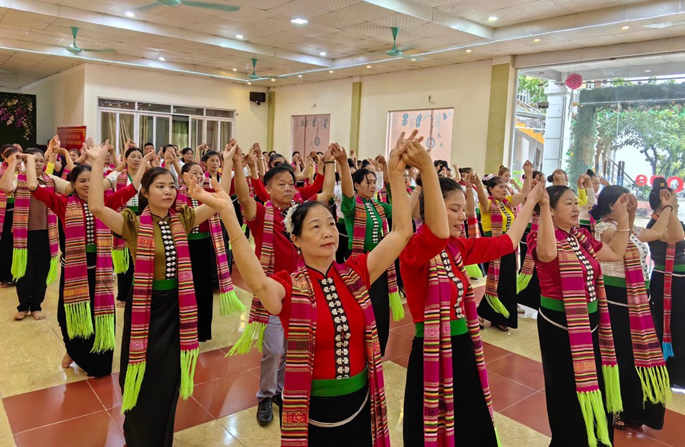 Yên Bái: Tích cực bảo tồn, phát huy giá trị di sản nghệ thuật Xòe Thái - Ảnh 4.