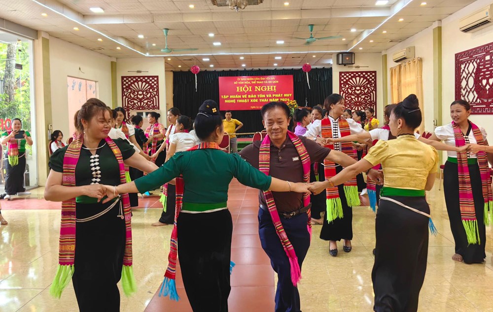 Yên Bái: Tích cực bảo tồn, phát huy giá trị di sản nghệ thuật Xòe Thái - Ảnh 2.