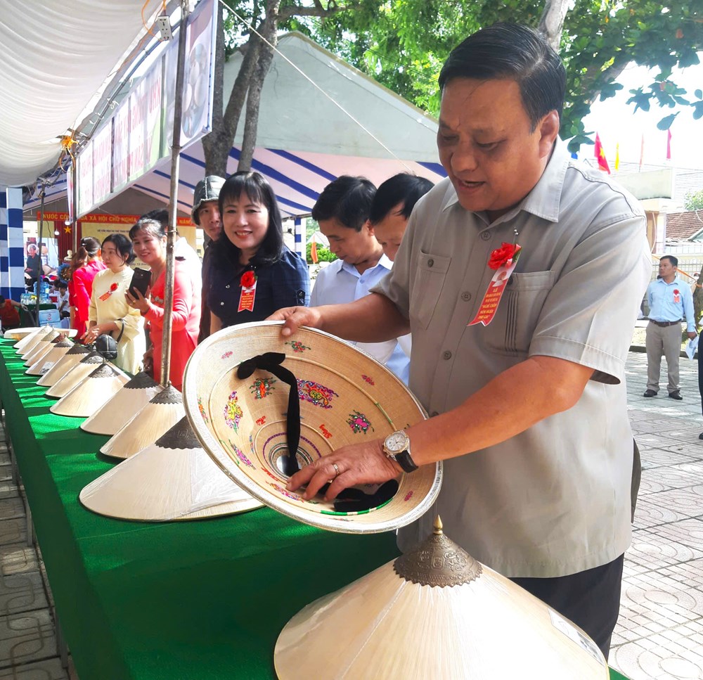 Bình Định đón bằng Di sản văn hóa phi vật thể quốc gia “Nghề chằm nón ngựa Phú Gia” - Ảnh 3.