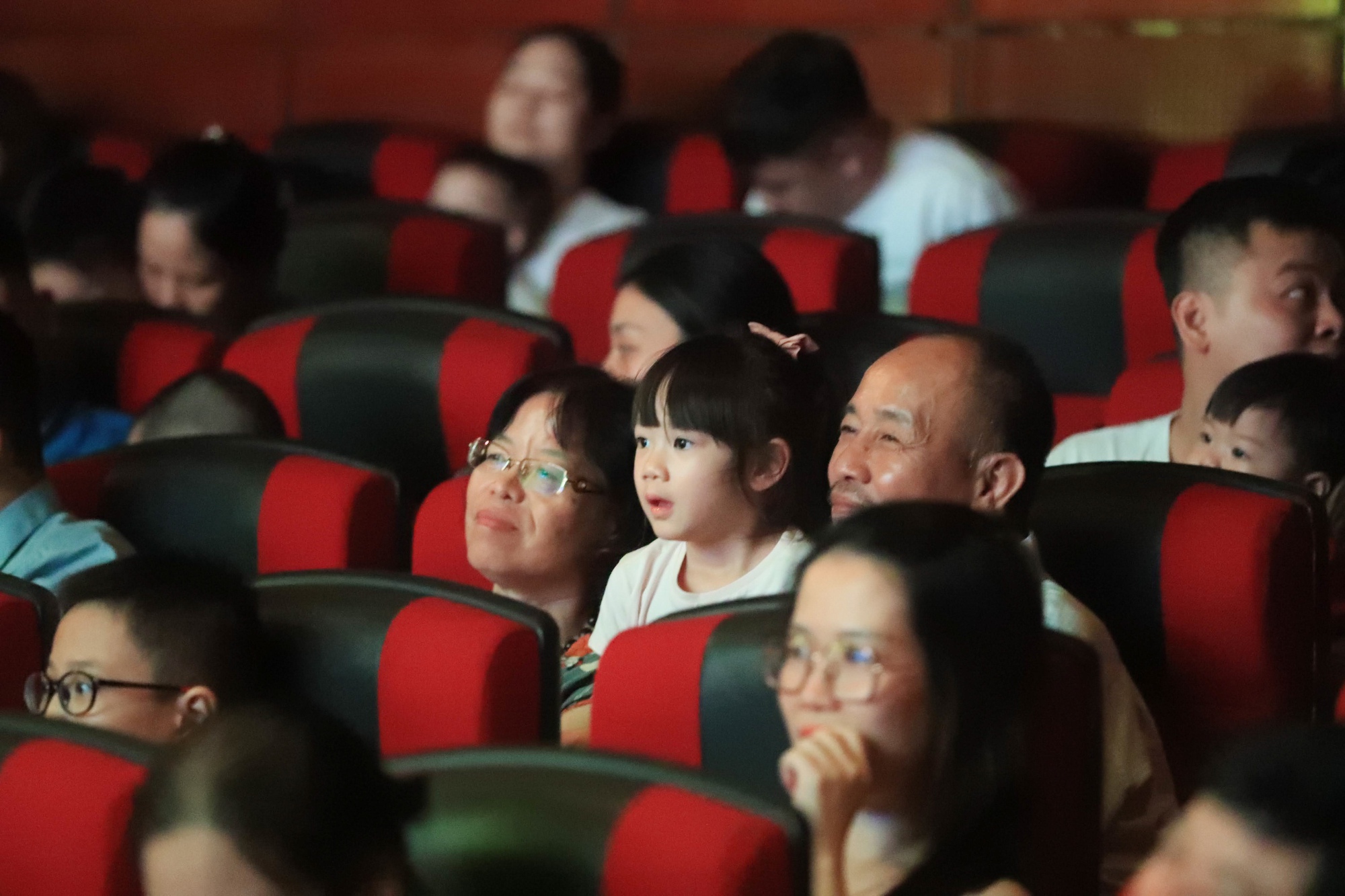 “Dạ tiệc đêm Rằm” lan tỏa yêu thương, quyên góp ủng hộ đồng bào vùng bão, lũ - Ảnh 17.