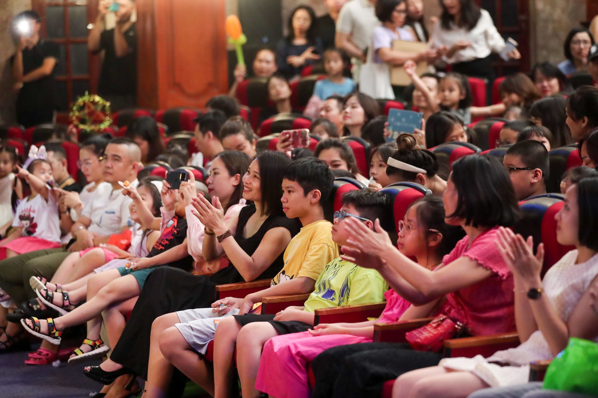 “Dạ tiệc đêm Rằm” lan tỏa yêu thương, quyên góp ủng hộ đồng bào vùng bão, lũ - Ảnh 16.