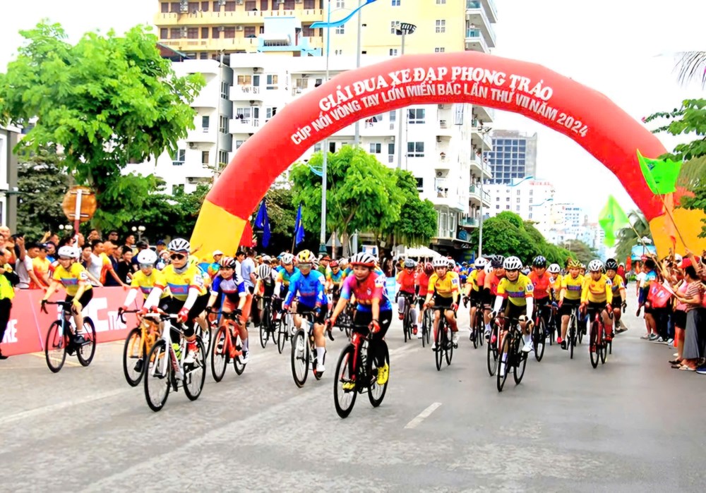 TP Sầm Sơn (Thanh Hoá): Gần 600 VĐV tham gia Ngày hội Xe đạp thể thao “Nối vòng tay lớn” - Ảnh 1.