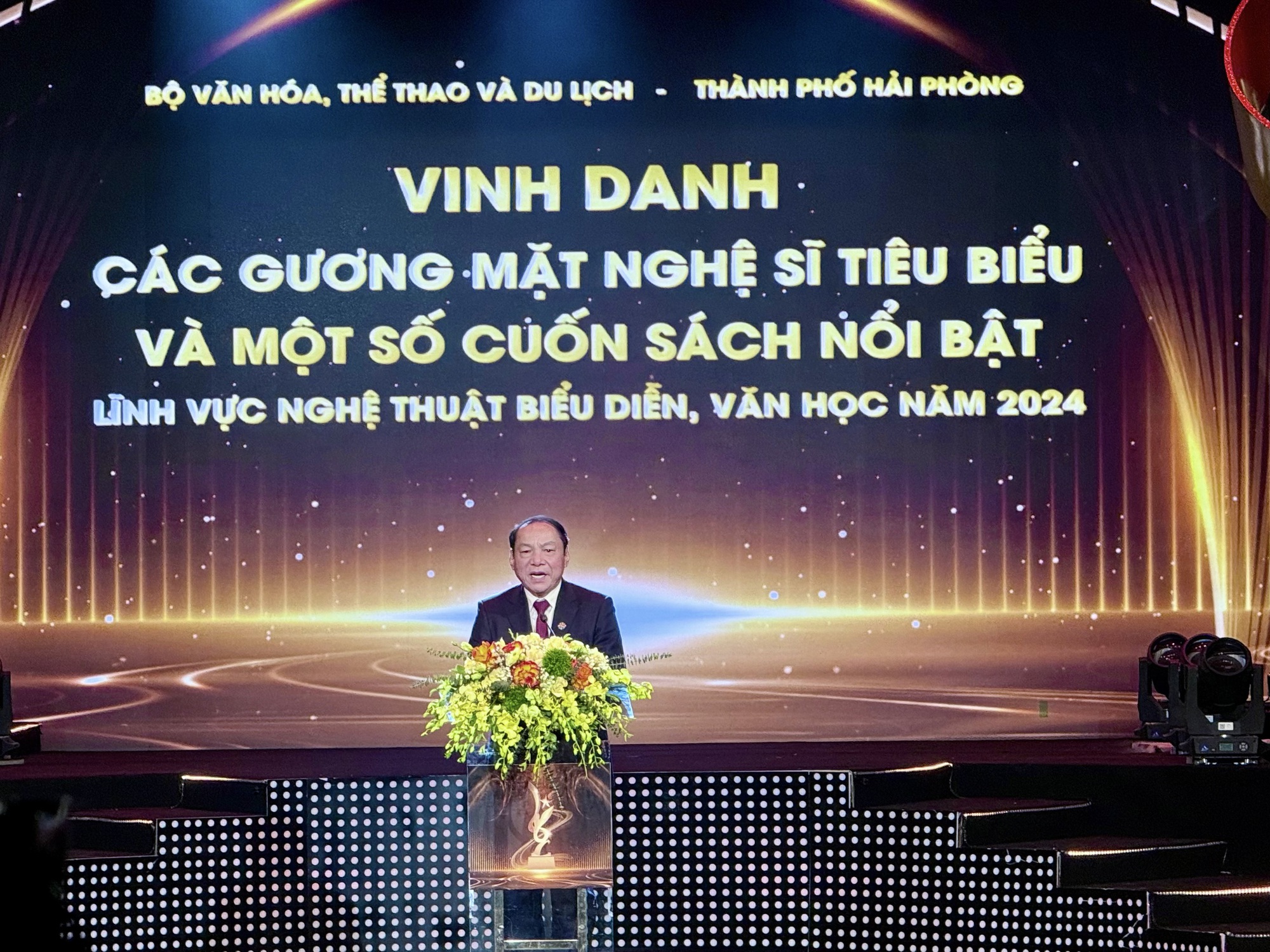 Vinh danh đội ngũ văn nghệ sĩ cả nước “lao động hăng say trên cánh đồng nghệ thuật” - Ảnh 3.