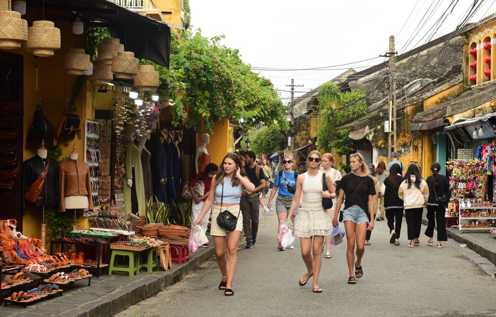 Du lịch Việt Nam phục hồi tốt nhất trong khu vực ASEAN - Ảnh 3. Du lịch Việt Nam phục hồi tốt nhất trong khu vực ASEAN - Ảnh 3.