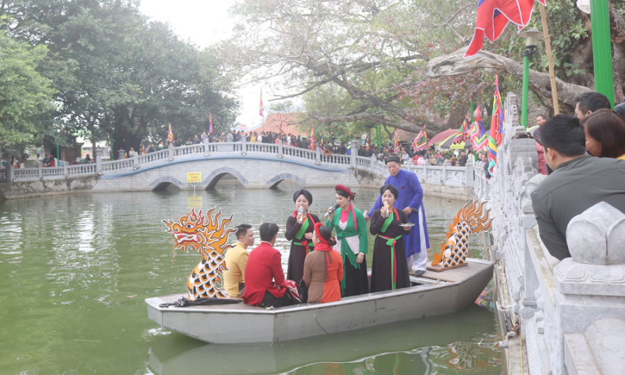 Bắc Ninh mở rộng tuyến du lịch tàu hỏa "Hà Nội 5 cửa ô" - Ảnh 1. Bắc Ninh mở rộng tuyến du lịch tàu hỏa "Hà Nội 5 cửa ô" - Ảnh 1.
