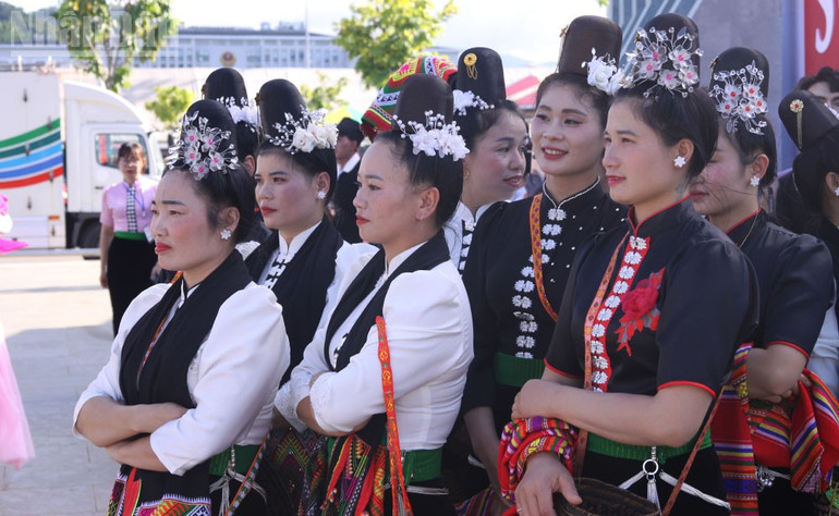 Sôi động liên hoan nghệ thuật xòe Thái tỉnh Sơn La lần thứ 2 - Ảnh 6. Sôi động liên hoan nghệ thuật xòe Thái tỉnh Sơn La lần thứ 2 - Ảnh 6.