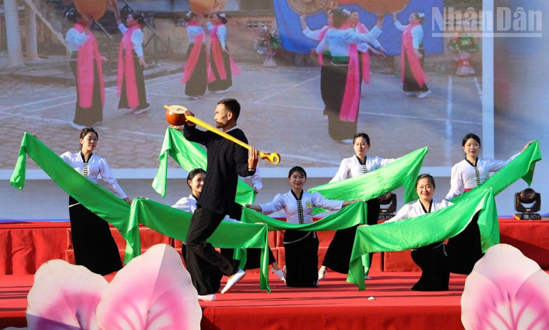 Sôi động liên hoan nghệ thuật xòe Thái tỉnh Sơn La lần thứ 2 - Ảnh 3. Sôi động liên hoan nghệ thuật xòe Thái tỉnh Sơn La lần thứ 2 - Ảnh 3.