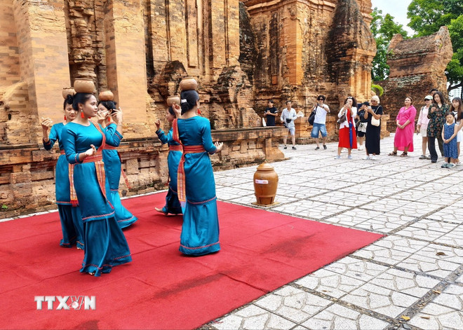 Khánh Hòa ứng dụng công nghệ số giúp du khách nâng cao trải nghiệm - Ảnh 2. Khánh Hòa ứng dụng công nghệ số giúp du khách nâng cao trải nghiệm - Ảnh 2.