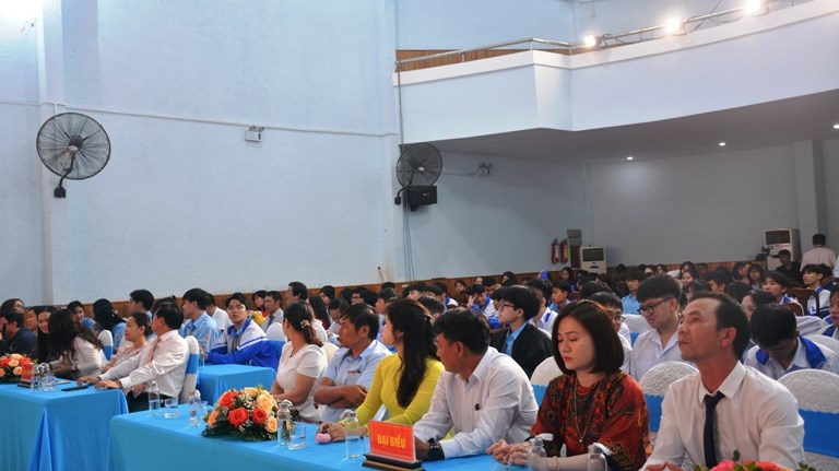 Rực rỡ sắc màu Tuyên truyền lưu động nơi phố núi Gia Lai - Ảnh 3. Rực rỡ sắc màu Tuyên truyền lưu động nơi phố núi Gia Lai - Ảnh 3.