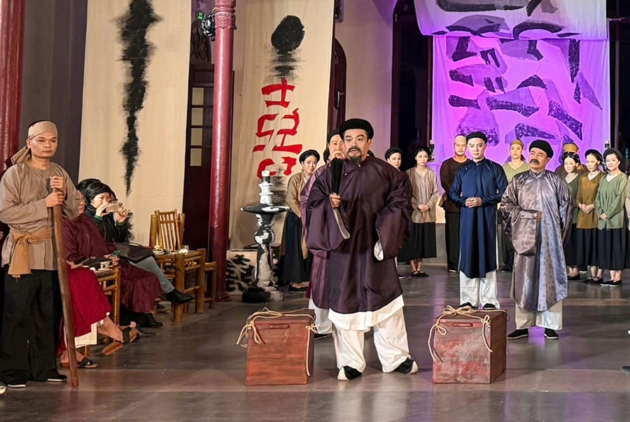 Nghệ thuật biểu diễn bước ra ngoài “sân khấu hộp”:Mở không gian, tăng trải nghiệm - Ảnh 1. Nghệ thuật biểu diễn bước ra ngoài “sân khấu hộp”:Mở không gian, tăng trải nghiệm - Ảnh 1.