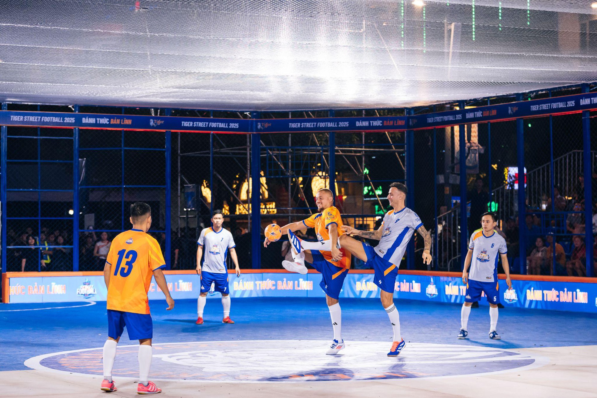 Đại diện miền Trung lên ngôi vô địch toàn quốc Lễ hội bóng đá đường phố Tiger Street Football 2025 - Ảnh 1. Đại diện miền Trung lên ngôi vô địch toàn quốc Lễ hội bóng đá đường phố Tiger Street Football 2025 - Ảnh 1.