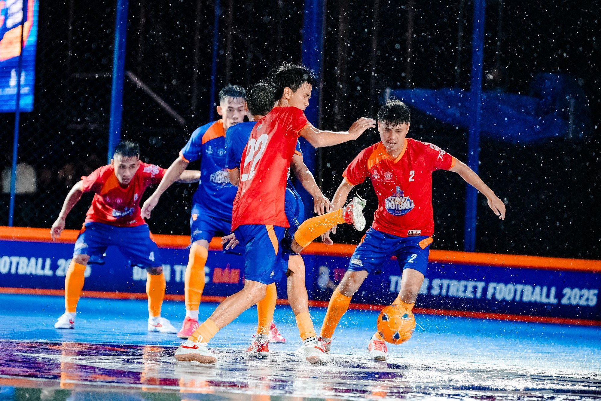 Đại diện miền Trung lên ngôi vô địch toàn quốc Lễ hội bóng đá đường phố Tiger Street Football 2025 - Ảnh 3. Đại diện miền Trung lên ngôi vô địch toàn quốc Lễ hội bóng đá đường phố Tiger Street Football 2025 - Ảnh 3.
