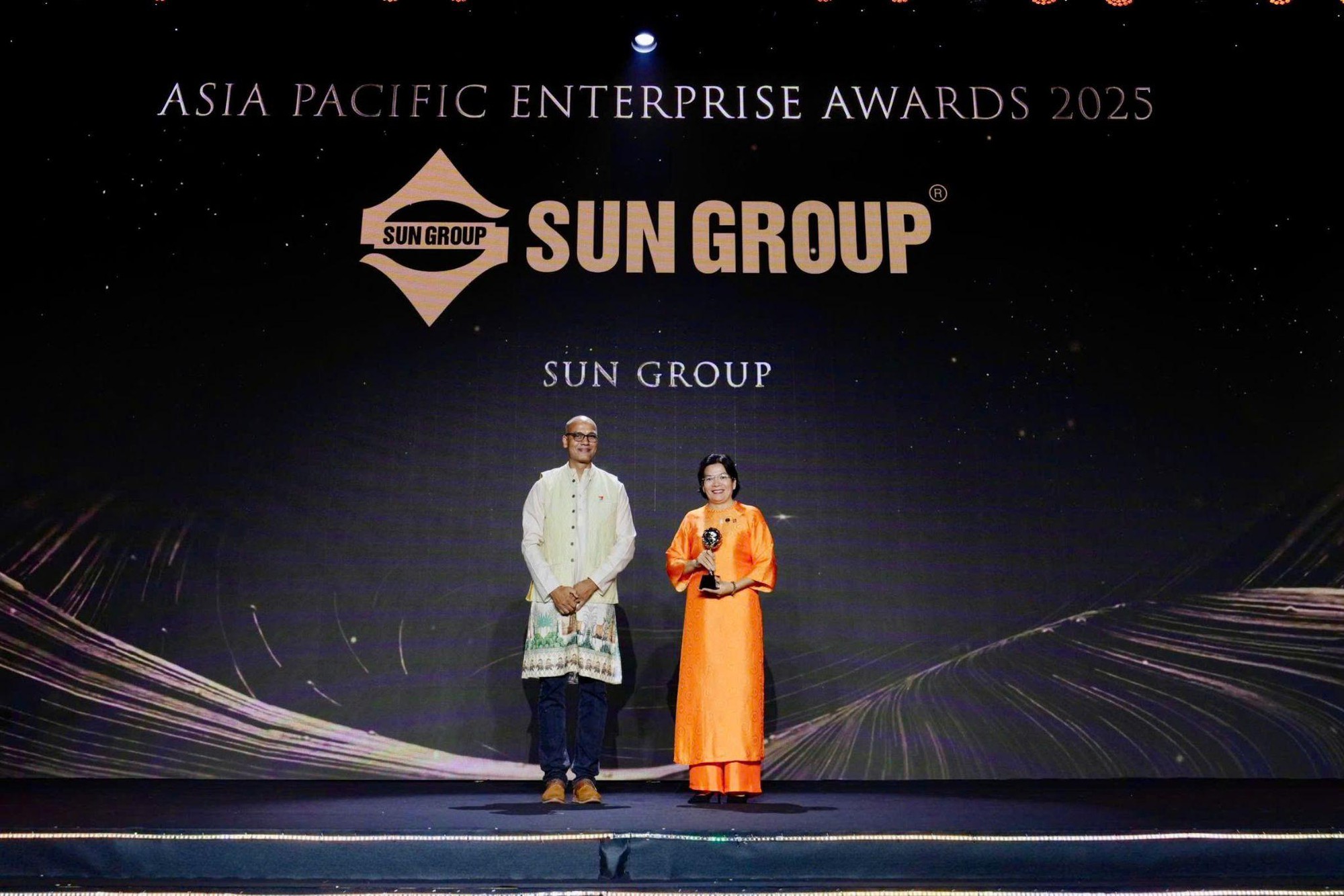 Sun Group nhận giải thưởng “Thương hiệu truyền cảm hứng châu Á 2025” do APEA trao tặng - Ảnh 1. Sun Group nhận giải thưởng “Thương hiệu truyền cảm hứng châu Á 2025” do APEA trao tặng - Ảnh 1.