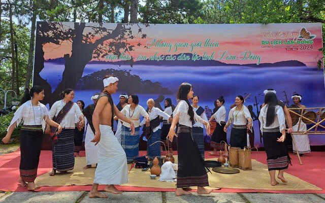 Lâm Đồng đẩy mạnh công tác giảm nghèo bền vững gắn với phát triển văn hóa, du lịch 