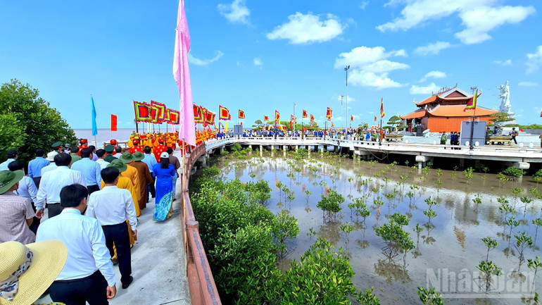 Xây dựng đời sống văn hóa ở Cà Mau tạo động lực phát triển kinh tế-xã hội - Ảnh 4. Xây dựng đời sống văn hóa ở Cà Mau tạo động lực phát triển kinh tế-xã hội - Ảnh 4.