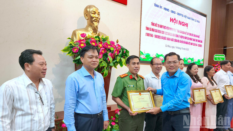 Xây dựng đời sống văn hóa ở Cà Mau tạo động lực phát triển kinh tế-xã hội - Ảnh 8. Xây dựng đời sống văn hóa ở Cà Mau tạo động lực phát triển kinh tế-xã hội - Ảnh 8.