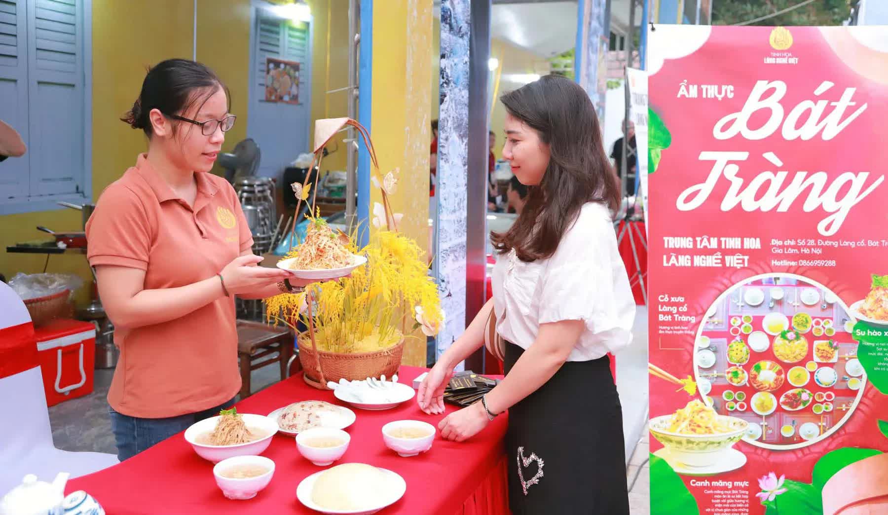 Tìm hướng đưa ẩm thực đường phố Hà Nội trở thành sản phẩm du lịch hấp dẫn - Ảnh 2. Tìm hướng đưa ẩm thực đường phố Hà Nội trở thành sản phẩm du lịch hấp dẫn - Ảnh 2.