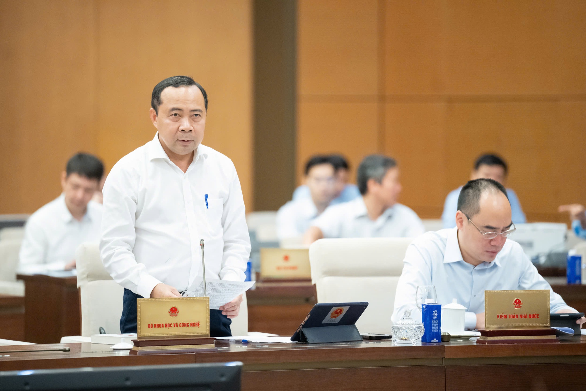 Hoàn thiện hệ thống pháp luật về chuyển đổi số quốc gia - Ảnh 2. Hoàn thiện hệ thống pháp luật về chuyển đổi số quốc gia - Ảnh 2.