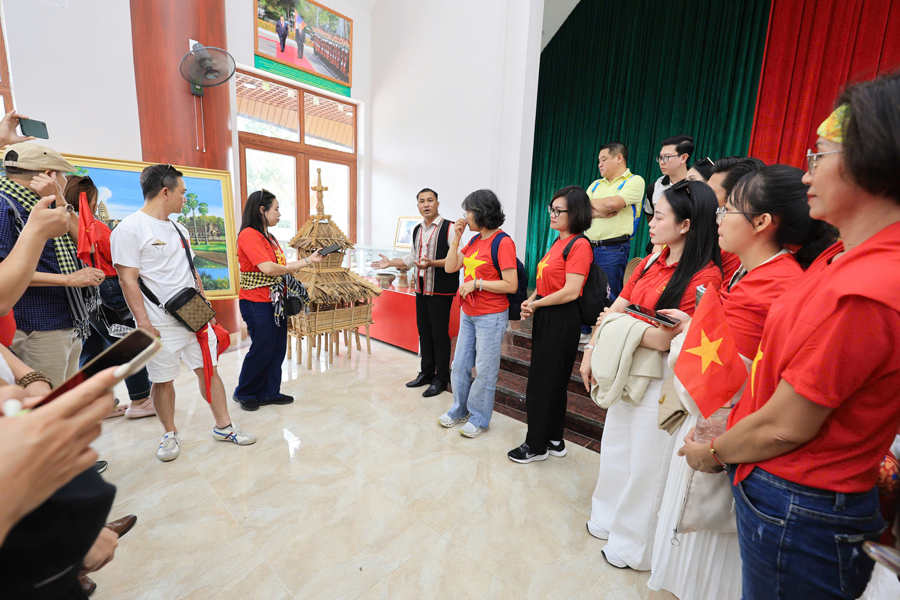 Cục Du lịch Quốc gia Việt Nam khảo sát phát triển sản phẩm du lịch đặc thù tại Gia Lai - Quảng Ngãi - Ảnh 13. Cục Du lịch Quốc gia Việt Nam khảo sát phát triển sản phẩm du lịch đặc thù tại Gia Lai - Quảng Ngãi - Ảnh 13.
