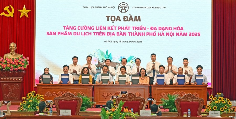 Hà Nội kiến tạo hệ sinh thái sản phẩm du lịch bền vững - Ảnh 1. Hà Nội kiến tạo hệ sinh thái sản phẩm du lịch bền vững - Ảnh 1.
