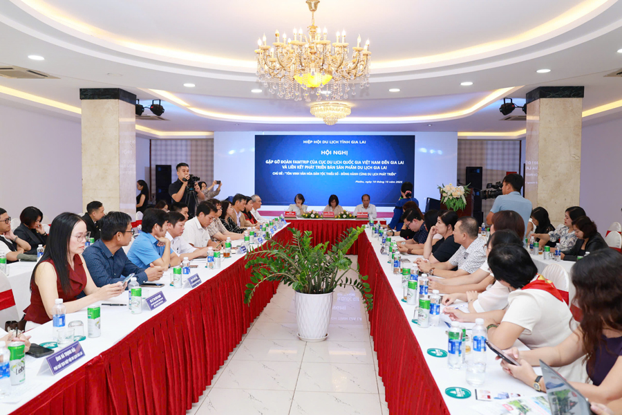 Đoàn Famtrip Cục Du lịch Quốc gia Việt Nam gặp gỡ ngành du lịch tỉnh Gia Lai - Ảnh 2. Đoàn Famtrip Cục Du lịch Quốc gia Việt Nam gặp gỡ ngành du lịch tỉnh Gia Lai - Ảnh 2.