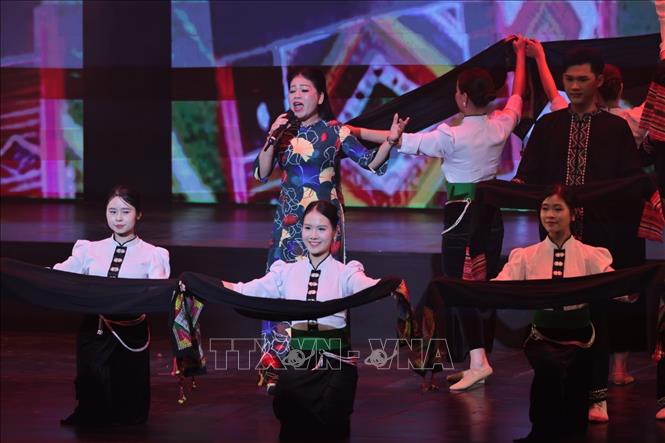 Chương trình nghệ thuật 'Hoa nở sau mưa' gây quỹ ủng hộ đồng bào lũ lụt Cao Bằng - Ảnh 3. Chương trình nghệ thuật 'Hoa nở sau mưa' gây quỹ ủng hộ đồng bào lũ lụt Cao Bằng - Ảnh 3.