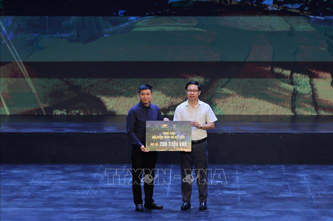 Chương trình nghệ thuật 'Hoa nở sau mưa' gây quỹ ủng hộ đồng bào lũ lụt Cao Bằng - Ảnh 2. Chương trình nghệ thuật 'Hoa nở sau mưa' gây quỹ ủng hộ đồng bào lũ lụt Cao Bằng - Ảnh 2.