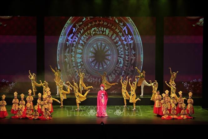 Chương trình nghệ thuật 'Hoa nở sau mưa' gây quỹ ủng hộ đồng bào lũ lụt Cao Bằng - Ảnh 1. Chương trình nghệ thuật 'Hoa nở sau mưa' gây quỹ ủng hộ đồng bào lũ lụt Cao Bằng - Ảnh 1.
