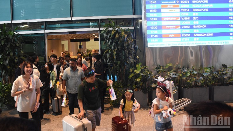 Đà Nẵng có thêm đường bay thẳng từ Singapore - Ảnh 2. Đà Nẵng có thêm đường bay thẳng từ Singapore - Ảnh 2.