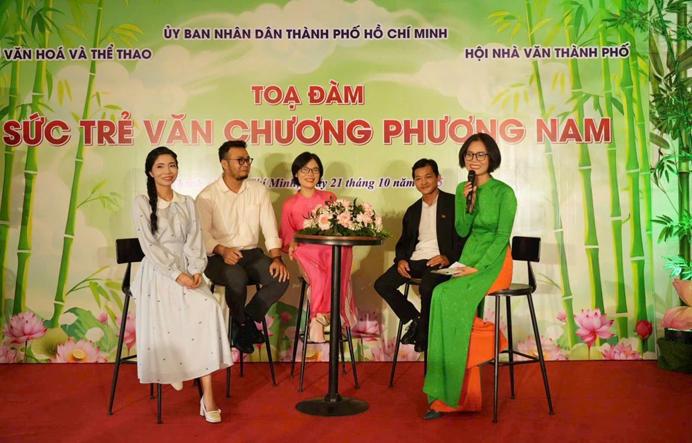 TP.HCM: “Thắp lửa” cho văn chương trẻ - Ảnh 2. TP.HCM: “Thắp lửa” cho văn chương trẻ - Ảnh 2.