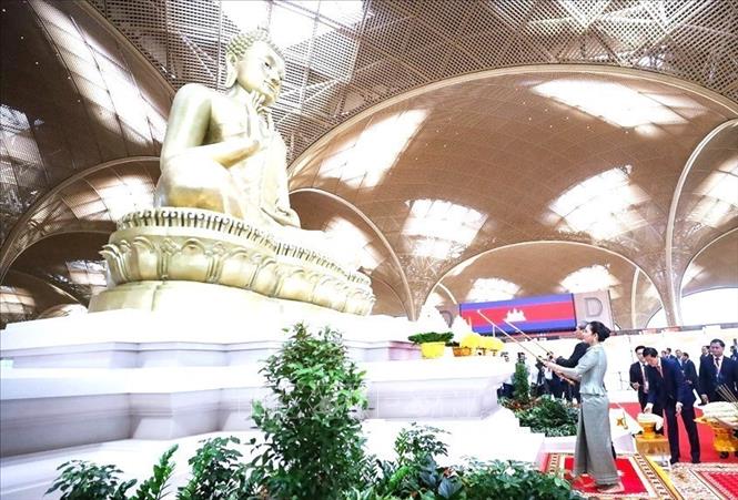 Sân bay 2 tỷ USD và kỳ vọng thúc đẩy ngành du lịch của Campuchia - Ảnh 2. Sân bay 2 tỷ USD và kỳ vọng thúc đẩy ngành du lịch của Campuchia - Ảnh 2.