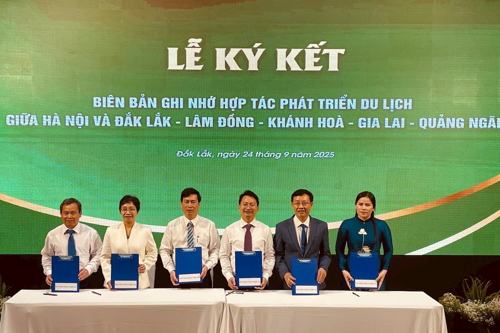Lâm Đồng: Liên kết vùng - chìa khóa mở rộng không gian du lịch - Ảnh 2. Lâm Đồng: Liên kết vùng - chìa khóa mở rộng không gian du lịch - Ảnh 2.