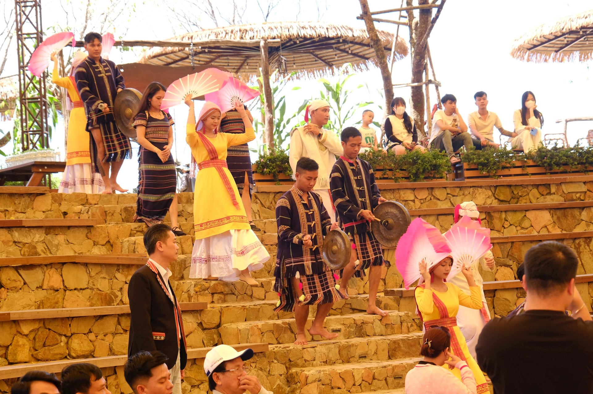 Lâm Đồng: Liên kết vùng - chìa khóa mở rộng không gian du lịch - Ảnh 4. Lâm Đồng: Liên kết vùng - chìa khóa mở rộng không gian du lịch - Ảnh 4.