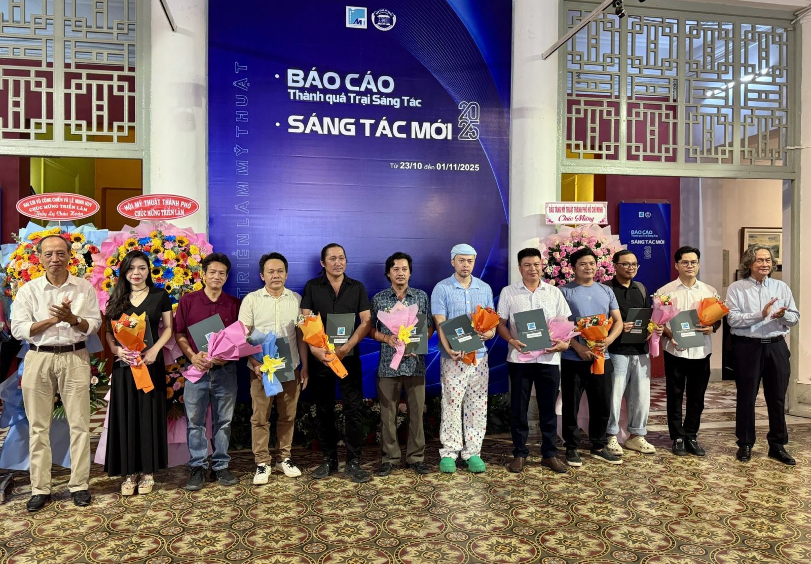 Sơn mài gây ấn tượng tại triển lãm 'Báo cáo thành quả trại sáng tác' và 'Sáng tác mới' năm 2025 - Ảnh 7. Sơn mài gây ấn tượng tại triển lãm 'Báo cáo thành quả trại sáng tác' và 'Sáng tác mới' năm 2025 - Ảnh 7.