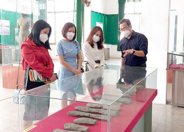 Lựa chọn hiện vật để lập hồ sơ đề nghị công nhận bảo vật quốc gia năm 2025 - Ảnh 1. Lựa chọn hiện vật để lập hồ sơ đề nghị công nhận bảo vật quốc gia năm 2025 - Ảnh 1.