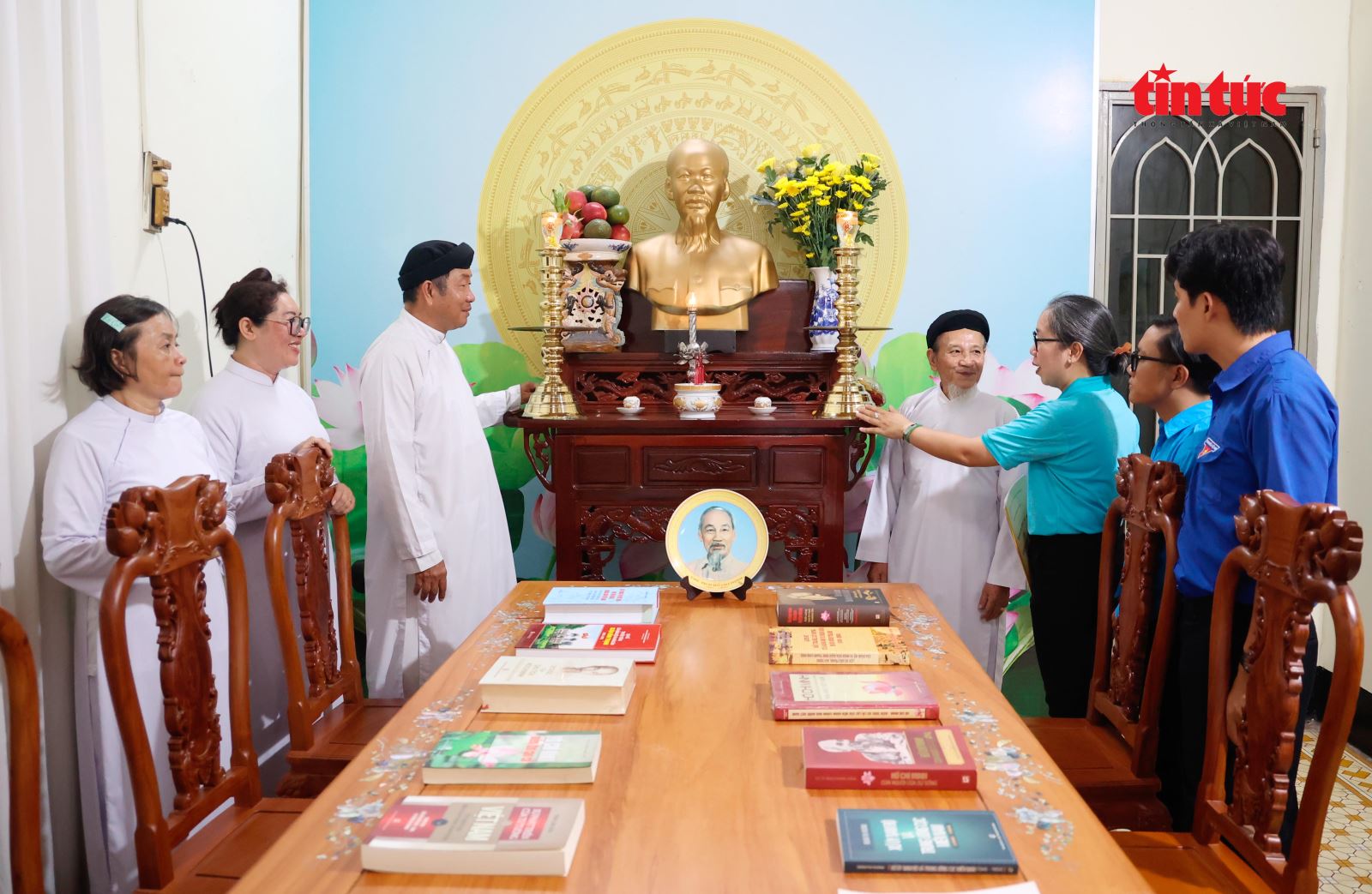 Lan tỏa 'Không gian văn hóa Hồ Chí Minh' trong các cơ sở tôn giáo - Ảnh 1.