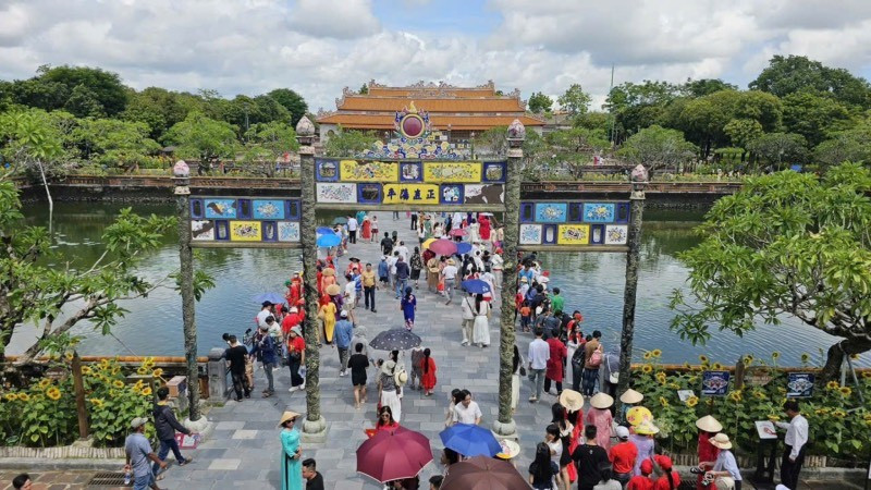 Du lịch Huế bứt tốc trong Năm Du lịch quốc gia 2025  - Ảnh 1. Du lịch Huế bứt tốc trong Năm Du lịch quốc gia 2025  - Ảnh 1.