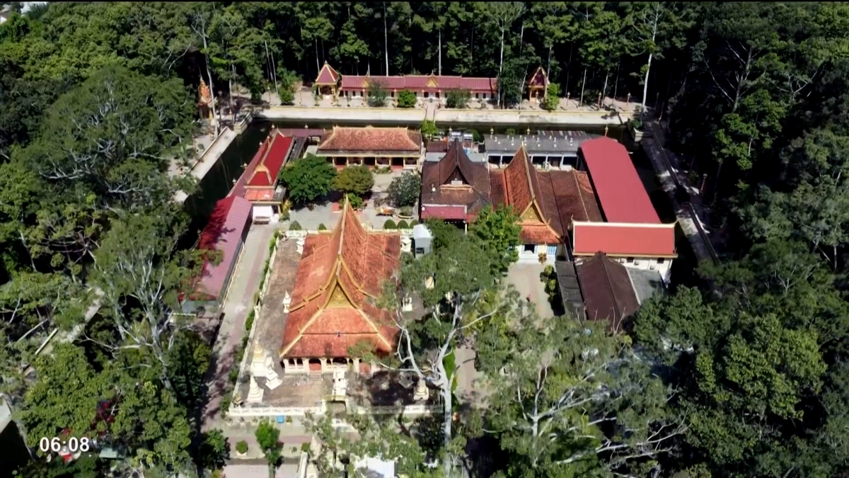 Vinh Long អភិវឌ្ឍន៍ទេសចរណ៍ ផ្សារភ្ជាប់នឹងការរក្សាអត្តសញ្ញាណវប្បធម៌ខ្មែរ - រូបថត ២. Vĩnh Long phát triển du lịch gắn với bảo tồn bản sắc văn hóa Khmer - Ảnh 2.
