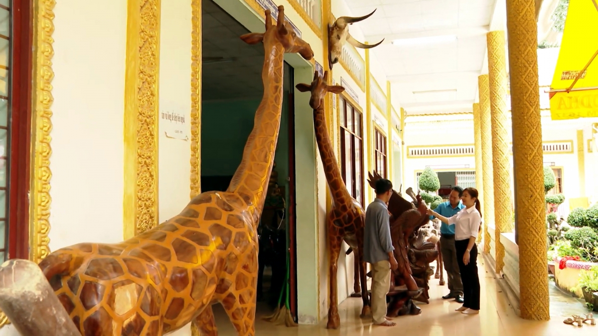 Vinh Long អភិវឌ្ឍន៍ទេសចរណ៍ ផ្សារភ្ជាប់នឹងការរក្សាអត្តសញ្ញាណវប្បធម៌ខ្មែរ - រូបថត ៤. Vĩnh Long phát triển du lịch gắn với bảo tồn bản sắc văn hóa Khmer - Ảnh 4.