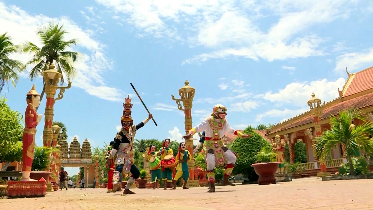 Vinh Long អភិវឌ្ឍន៍ទេសចរណ៍ ផ្សារភ្ជាប់នឹងការរក្សាអត្តសញ្ញាណវប្បធម៌ខ្មែរ - រូបថត ៧. Vĩnh Long phát triển du lịch gắn với bảo tồn bản sắc văn hóa Khmer - Ảnh 7.