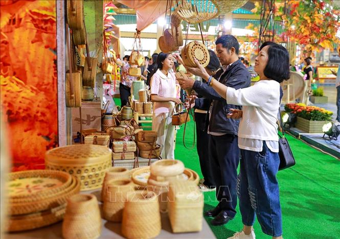 Hội chợ Mùa Thu 2025 dự kiến đón khoảng nửa triệu lượt khách mỗi ngày - Ảnh 1. Hội chợ Mùa Thu 2025 dự kiến đón khoảng nửa triệu lượt khách mỗi ngày - Ảnh 1.