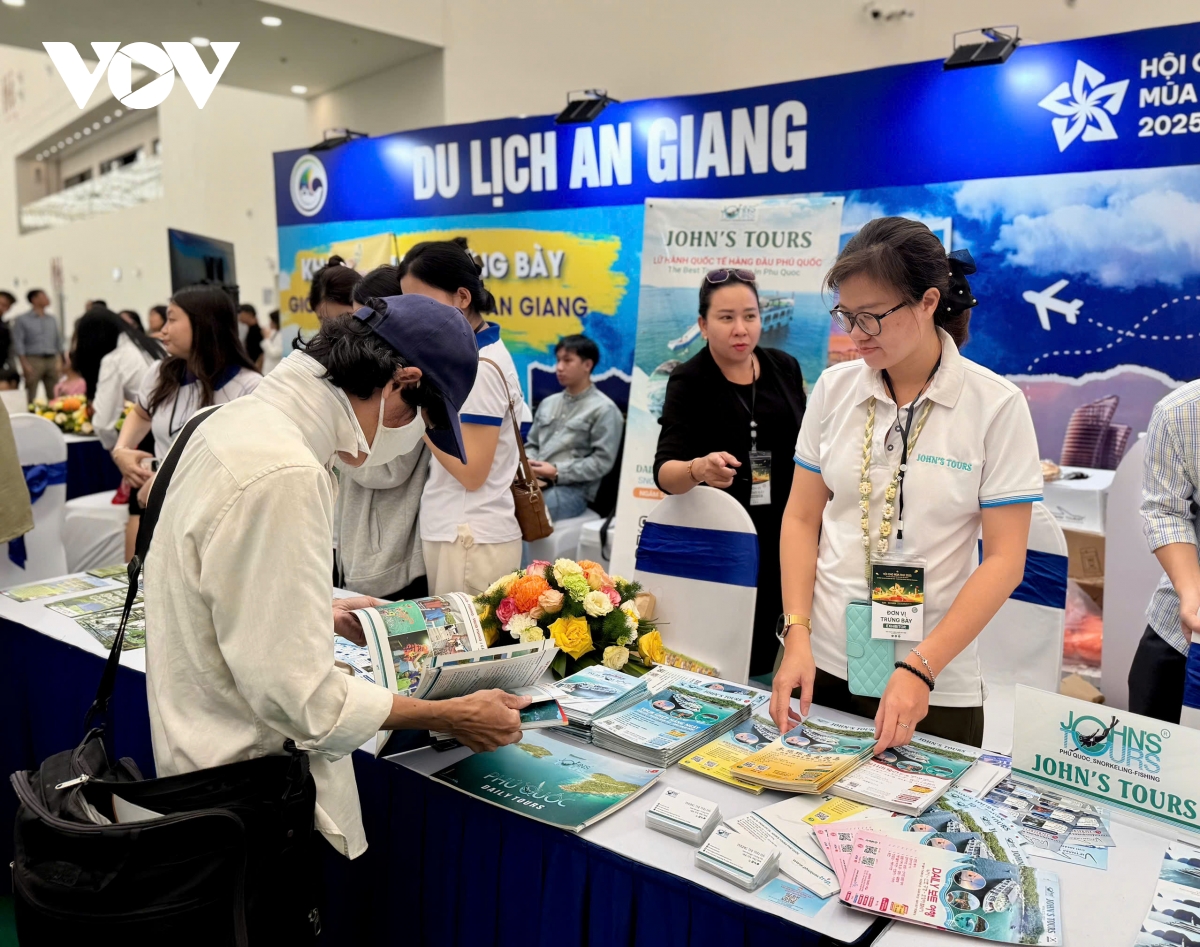 Quảng bá du lịch An Giang tại Hội chợ mùa Thu 2025 - Ảnh 3. Quảng bá du lịch An Giang tại Hội chợ mùa Thu 2025 - Ảnh 3.